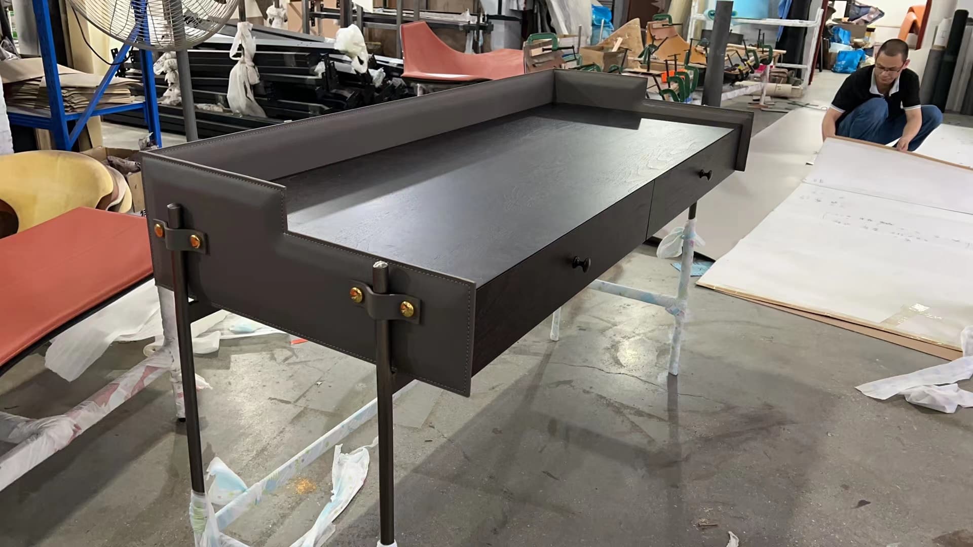 V254 Desk 2
