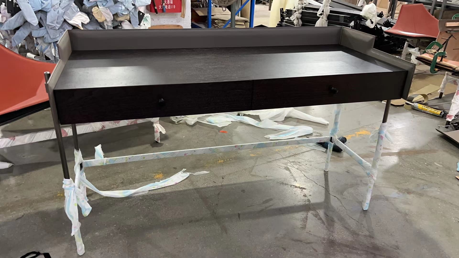 V254 Desk 3