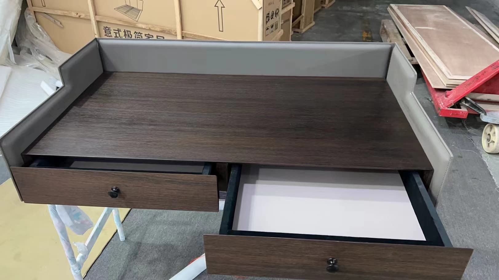 V254 Desk 4