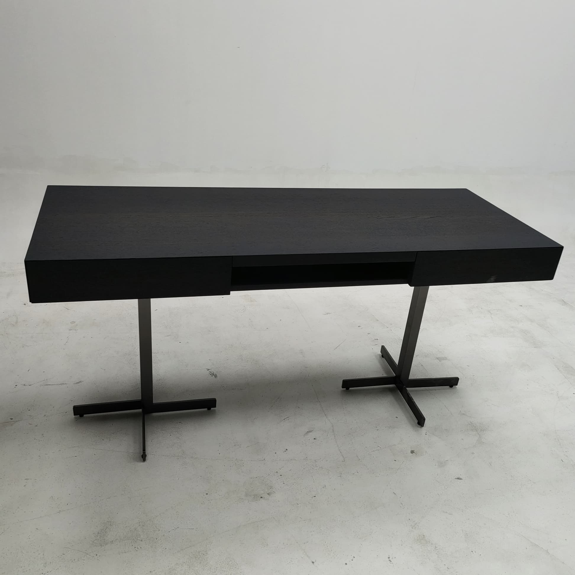 Close Desk 2