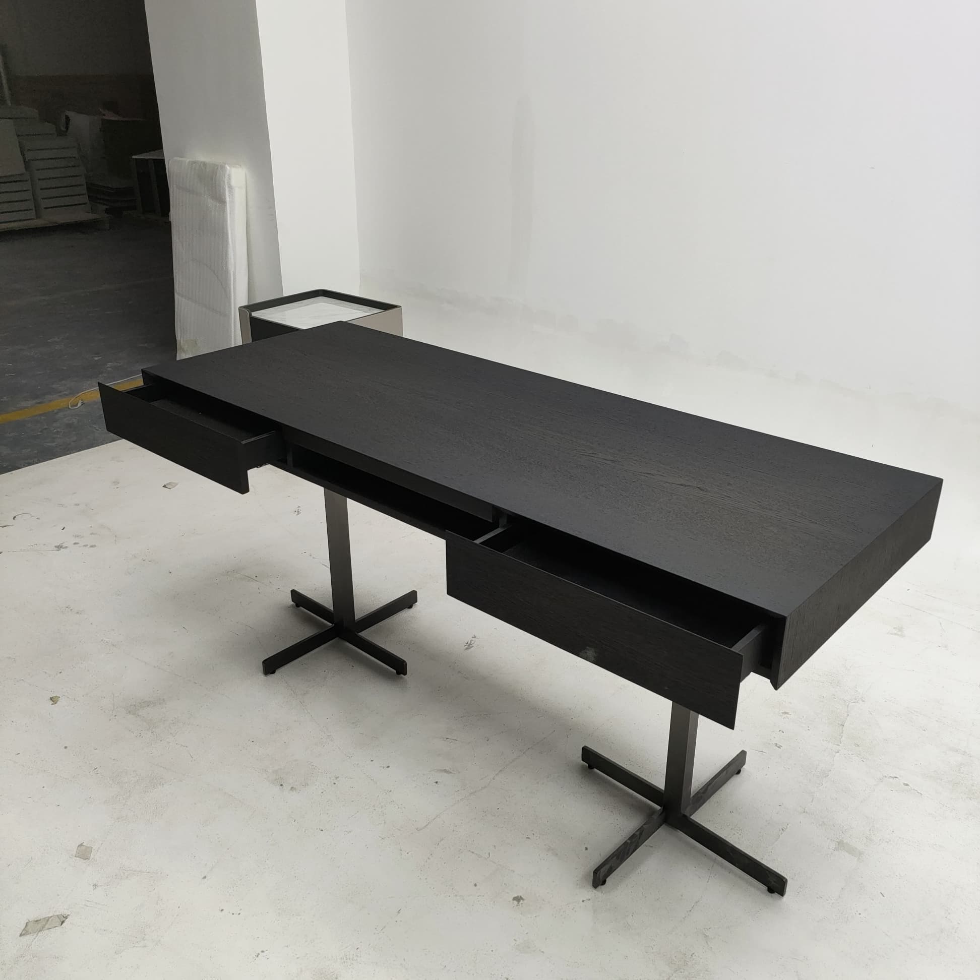 Close Desk 4
