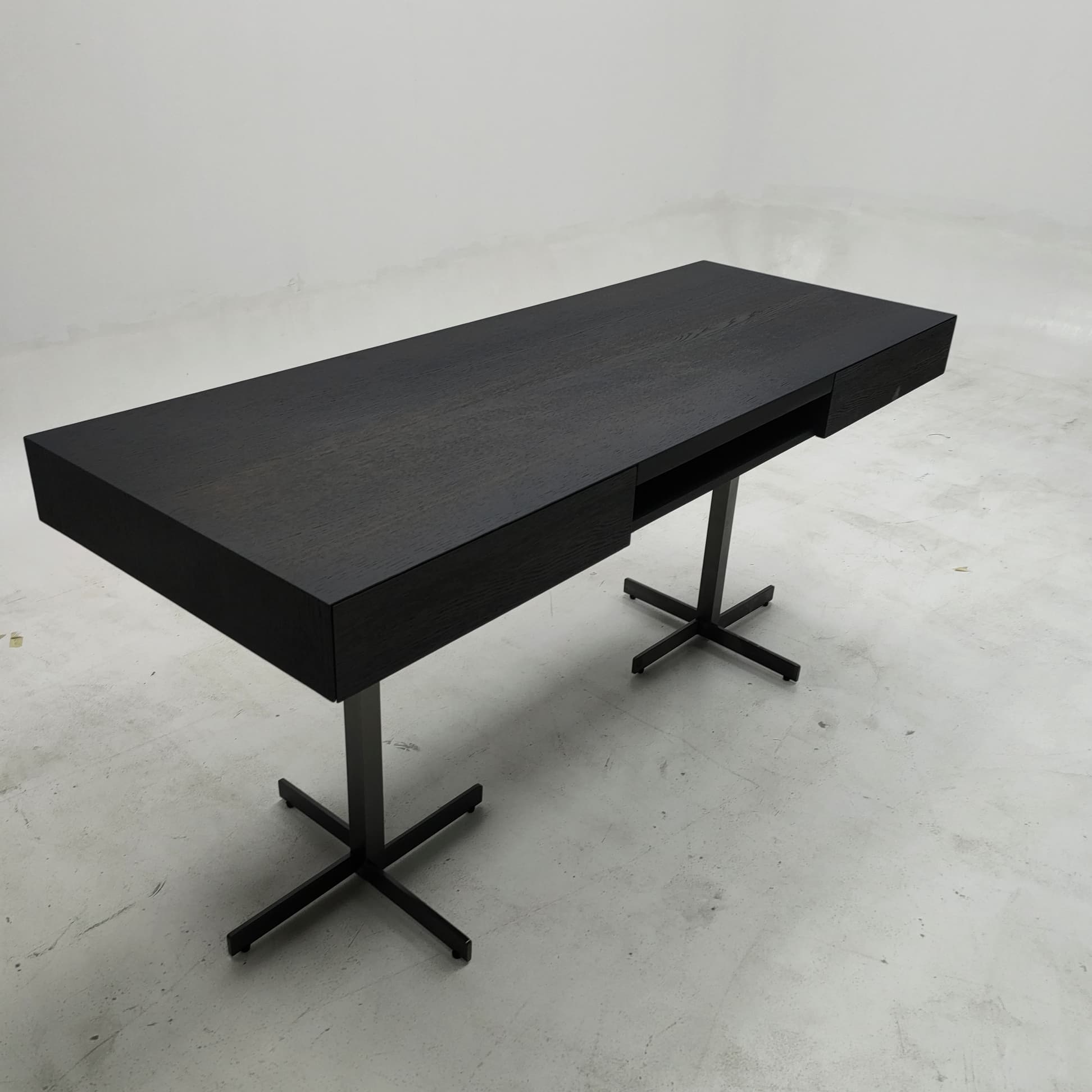 Close Desk 5